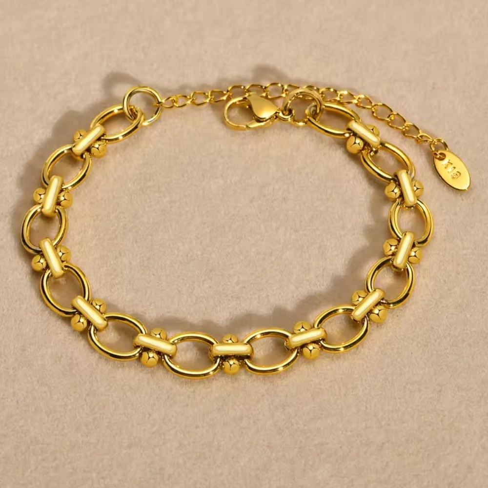 18k Gold Plated Chain Link Classy Bracelet Brand New - Picture 2 of 3